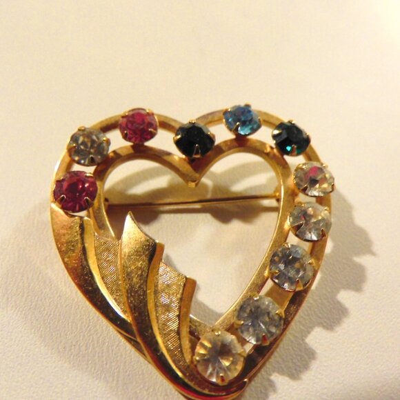 VINTAGE CATAMORE 12K GF FAMILY HEART PIN - Picture 2 of 4